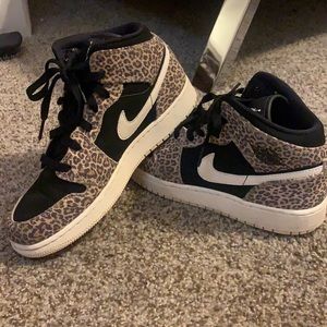 Size 6 AIR Jordan Mids
